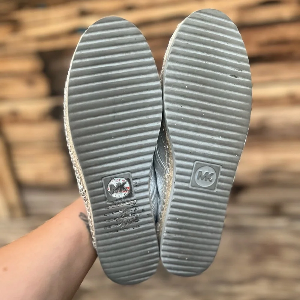 MICHAEL KORS | Metallic Silver Lace-Up Shoes 10.5